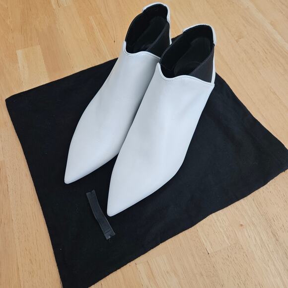 Hugo Boss White Leather Ankle Boots Pull-on Kitten Heel sz 39.5 FLAW - Picture 2 of 11